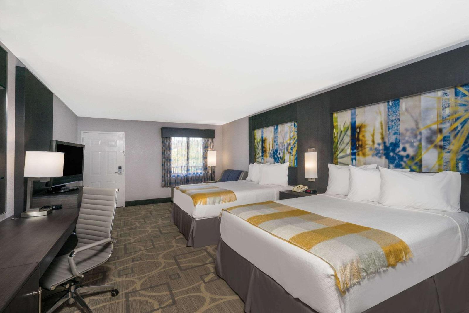Days Inn by Wyndham Asheville North